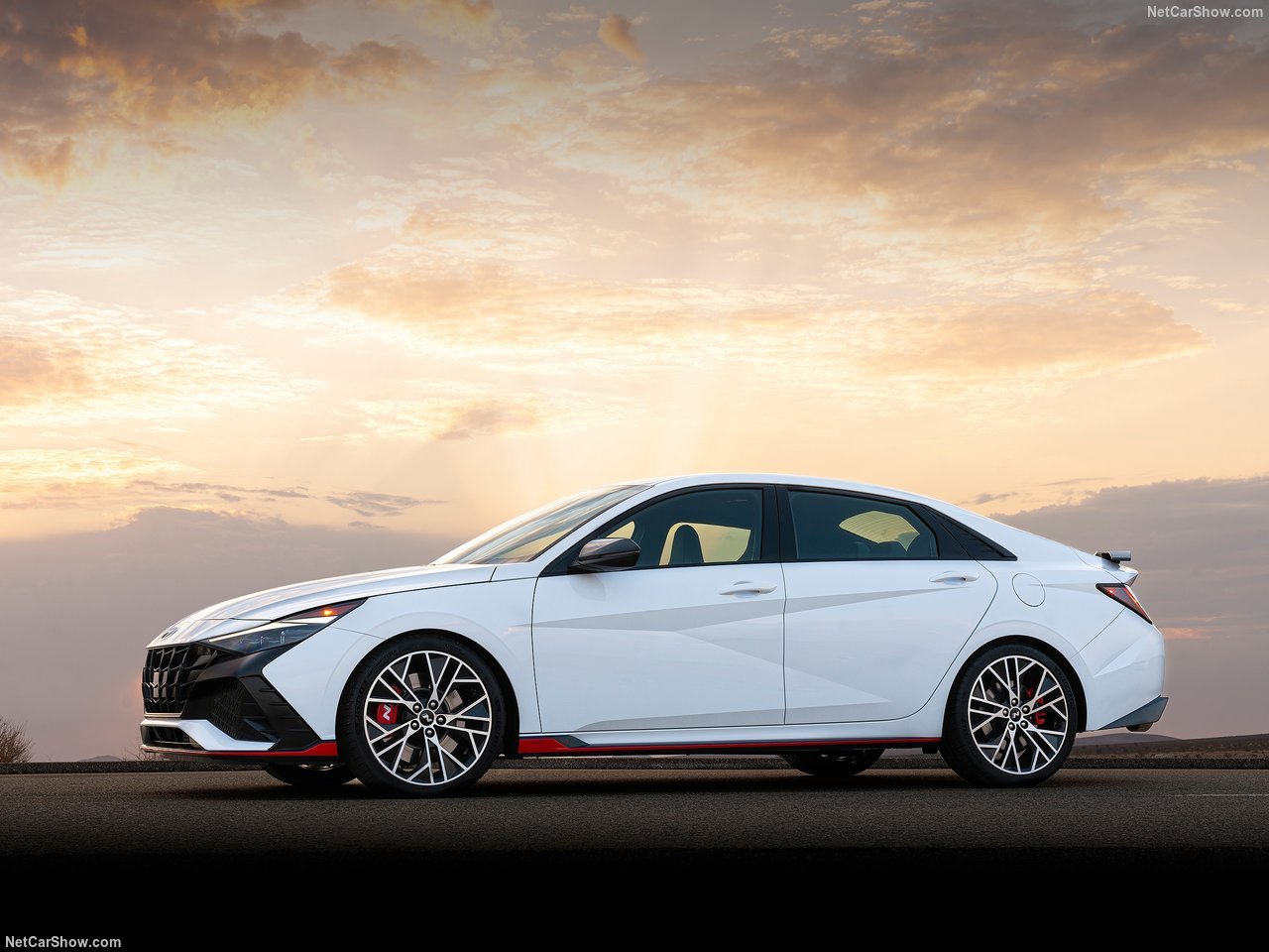 هيونداي إلنترا 2022 Gallery Image