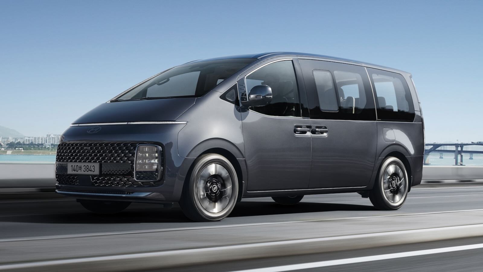 هيونداي ستاريا 2025 Gallery Image